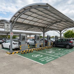 Vehicles_charging_at_stations_202608041305